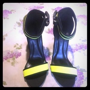 Black open toed shoes